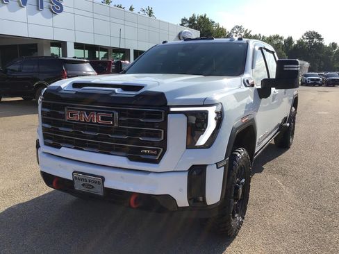 Used 2025 GMC Sierra 2500 AT4 w/ AT4 Premium Plus Package AWD/4WD image 5