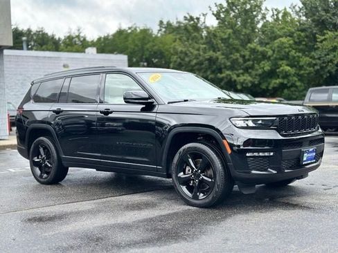 Used 2023 Jeep Grand Cherokee L Limited w/ Black Appearance Package AWD/4WD image 7