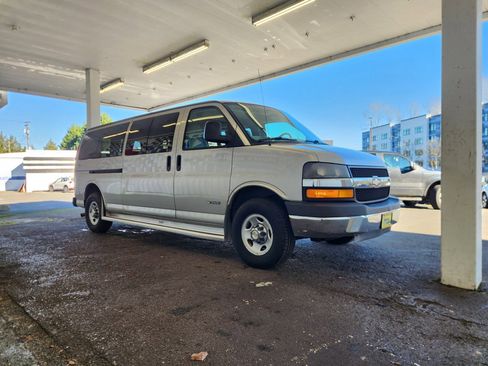 Used 2005 Chevrolet Express 3500 3500 w/ LS Preferred Equipment Group image 7