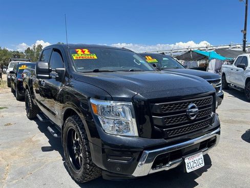 Used 2022 Nissan Titan SV RWD image 2