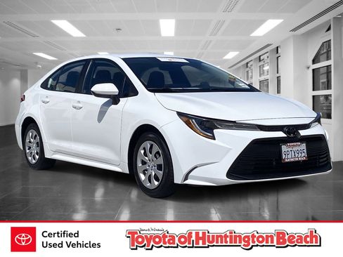 Certified 2025 Toyota Corolla LE FWD image 1
