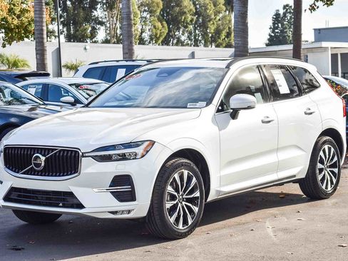 Used 2023 Volvo XC60 B5 Core w/ Climate Package image 3