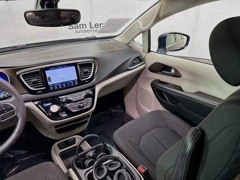 Used 2018 Chrysler Pacifica Touring Plus w/ Tire & Wheel Group FWD image 22