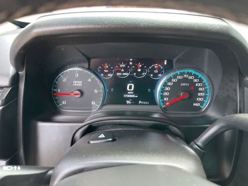 Used 2017 GMC Yukon XL SLT w/ Open Road Package AWD/4WD image 9
