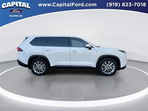 Used 2024 Toyota Grand Highlander AWD image 9