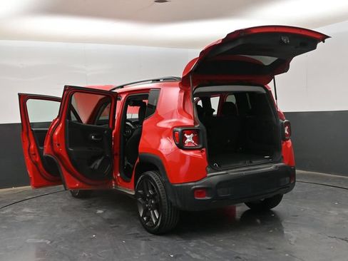 Used 2022 Jeep Renegade Latitude w/ Sun/Sound Group AWD/4WD image 31