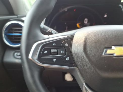 Used 2025 Chevrolet Trax LT w/ LT Convenience Package FWD image 14