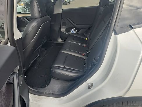 Used 2022 Tesla Model Y Long Range AWD/4WD image 26