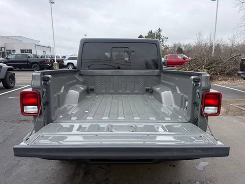 Used 2022 Jeep Gladiator Sport AWD/4WD image 36