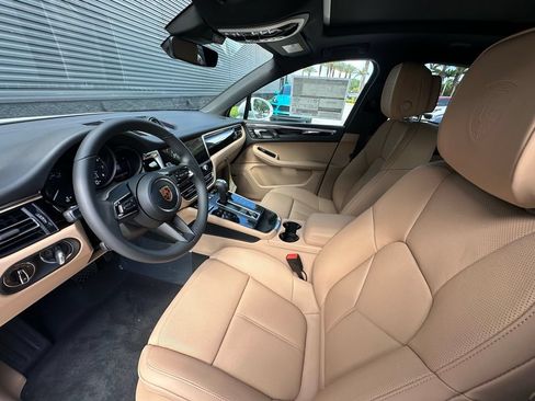 New 2026 Porsche Macan AWD/4WD image 4