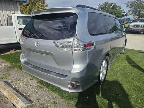 Used 2011 Toyota Sienna SE image 7