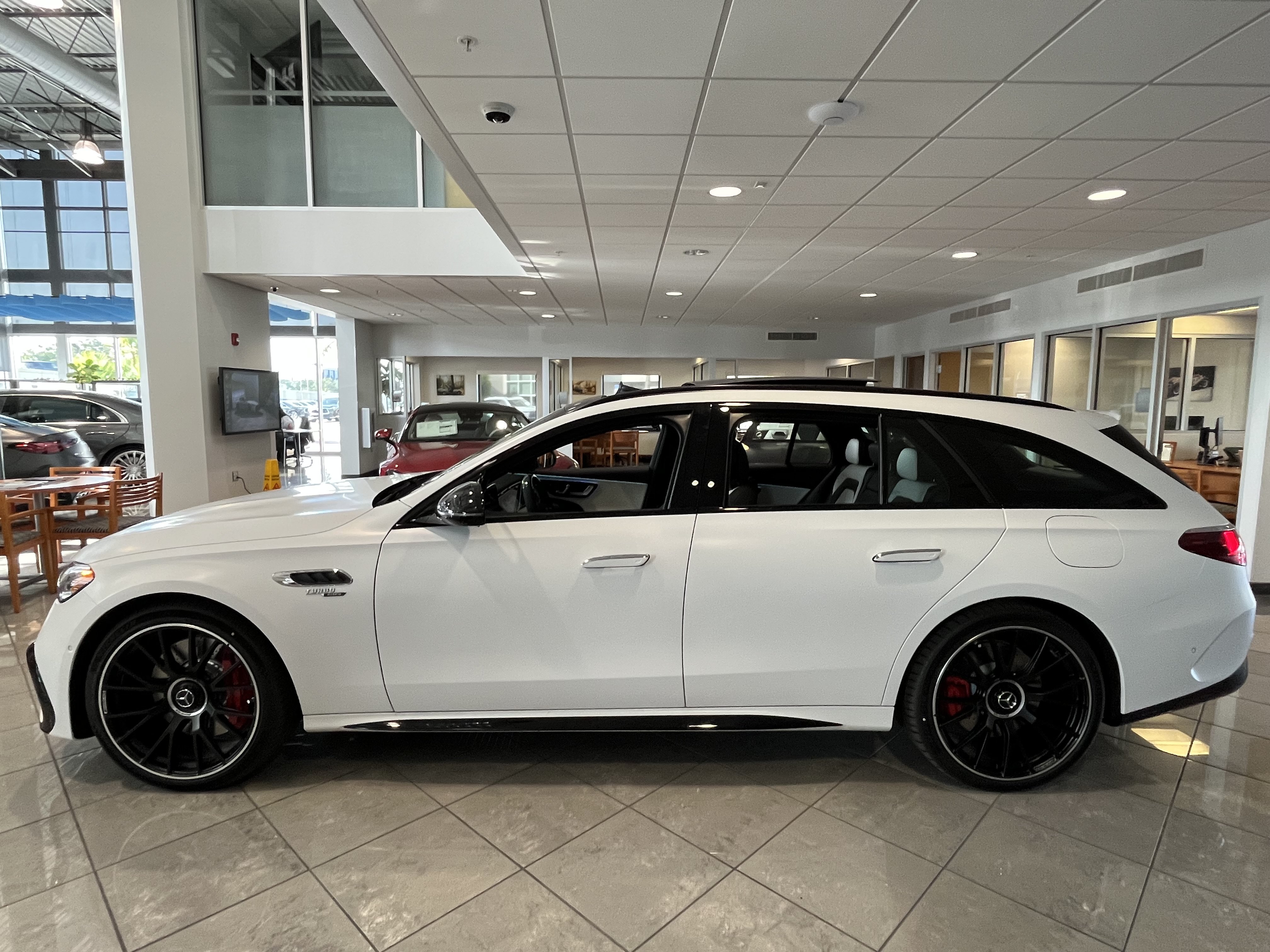 New 2026 Mercedes-Benz E 53 AMG e 4MATIC Wagon image 2