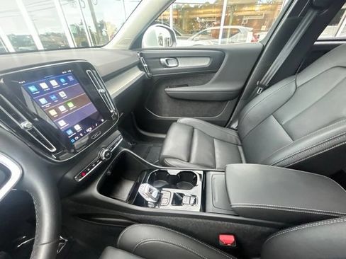 Certified 2025 Volvo XC40 B5 Plus AWD/4WD image 23