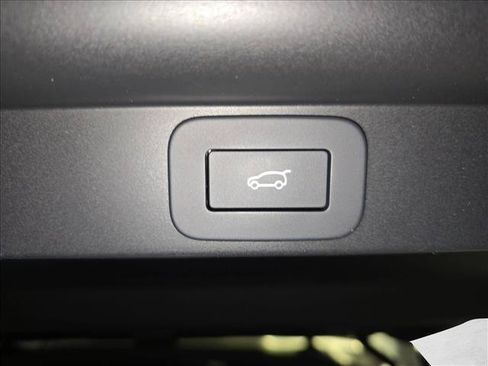 Used 2025 Land Rover Range Rover SE AWD/4WD image 13