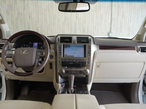 Used 2016 Lexus GX 460 w/ Premium Package AWD/4WD image 17