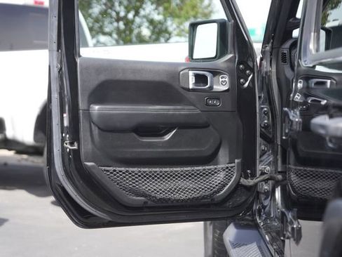 Used 2020 Jeep Wrangler Unlimited Sahara image 29