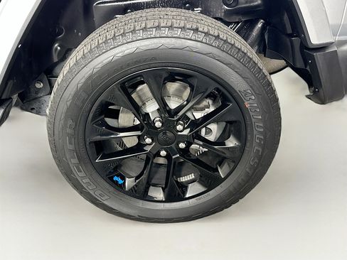 Used 2023 Jeep Wrangler Sahara image 11