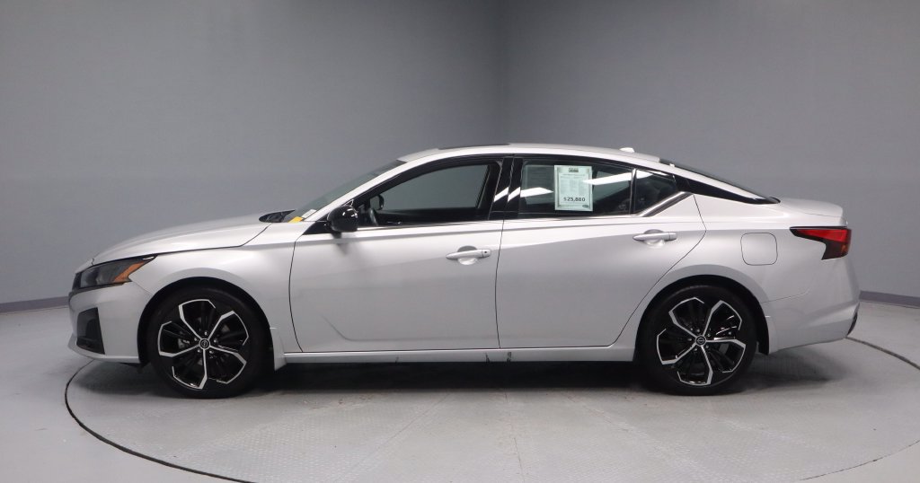 Certified 2023 Nissan Altima 2.5 SR w/ SR Premium Package FWD image 5