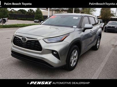 Used 2023 Toyota Highlander LE