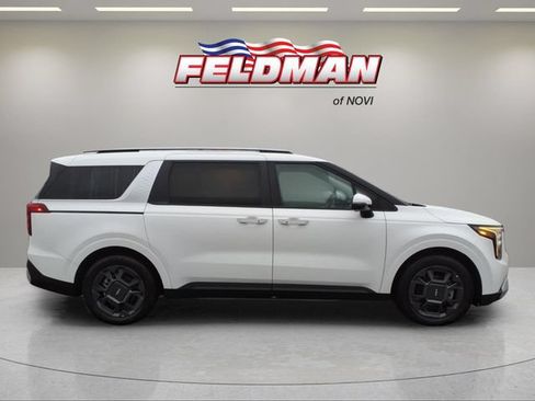 Used 2025 Kia Carnival EX FWD image 7