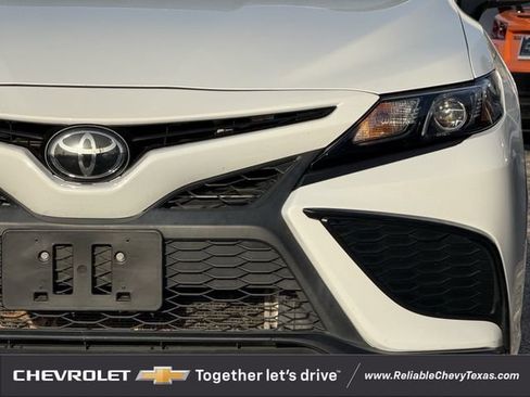 Used 2023 Toyota Camry SE FWD image 4
