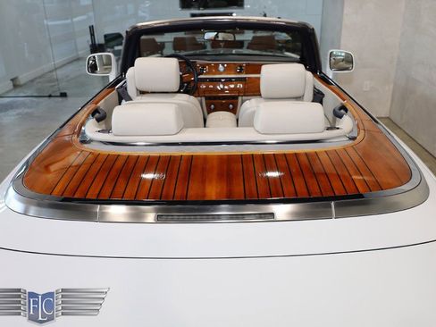 Used 2014 Rolls-Royce Phantom Drophead Coupe image 16