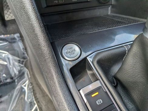 Certified 2022 Volkswagen Tiguan SE w/ Panoramic Sunroof Package image 25