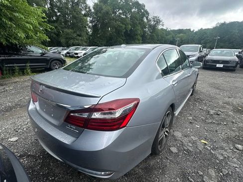Used 2017 Honda Accord Touring image 4