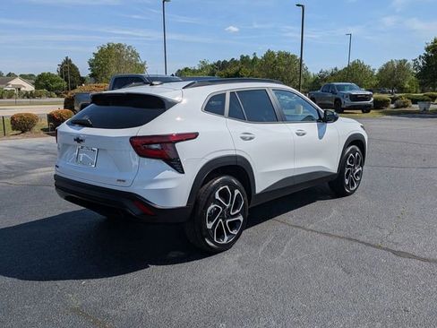 New 2026 Chevrolet Trax RS FWD image 3