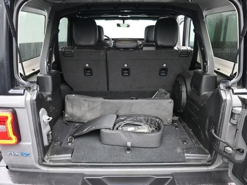 Used 2023 Jeep Wrangler Unlimited Sahara w/ Cold Weather Group AWD/4WD image 7