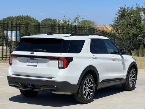 Used 2025 Ford Explorer ST-Line w/ Premium Package RWD image 4