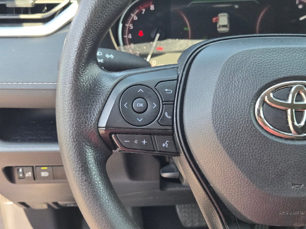 Used 2025 Toyota RAV4 XLE FWD image 23