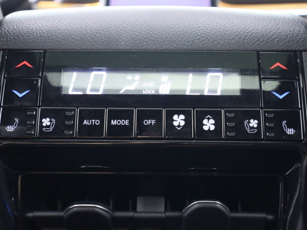 Used 2023 Jeep Grand Cherokee Summit AWD/4WD image 41