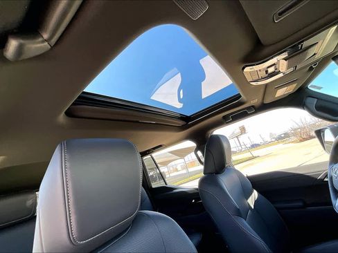 Used 2025 Lexus GX 550 w/ Accessory Package (2T) AWD/4WD image 14