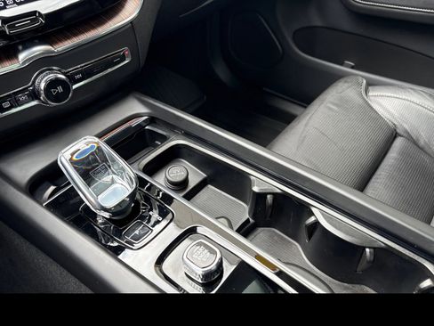Certified 2023 Volvo XC60 B5 Ultimate w/ Climate Package AWD/4WD image 27