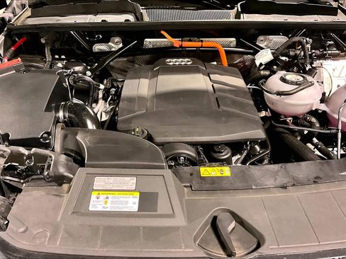 Used 2021 Audi Q5 e Prestige w/ Prestige Package image 31