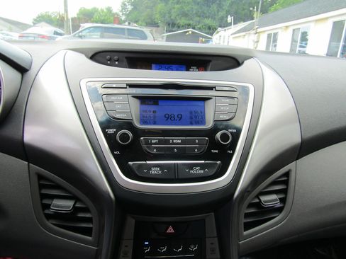 Used 2013 Hyundai Elantra GLS FWD image 22