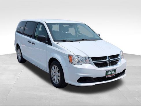 Used 2019 Dodge Grand Caravan SE w/ UConnect Hands-Free Group FWD image 3