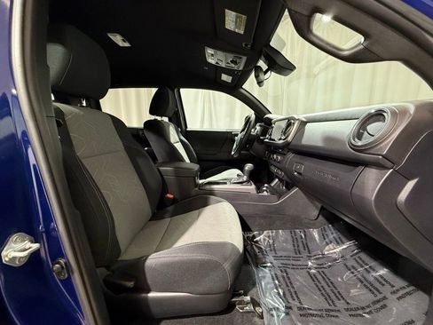 Used 2022 Toyota Tacoma TRD Off-Road w/ Technology Package image 19