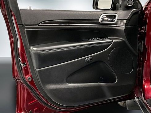 Used 2019 Jeep Grand Cherokee Limited image 20