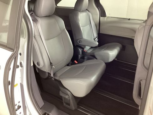 Used 2024 Toyota Sienna XLE FWD image 26