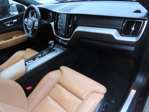 Used 2018 Volvo XC60 T6 Inscription w/ Luxury Seat Package image 18