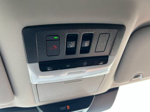 Used 2025 Nissan Pathfinder Platinum FWD image 24