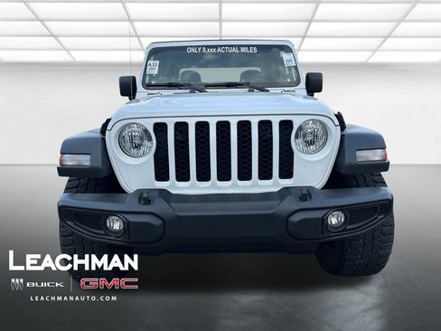 Used 2023 Jeep Gladiator Sport image 9