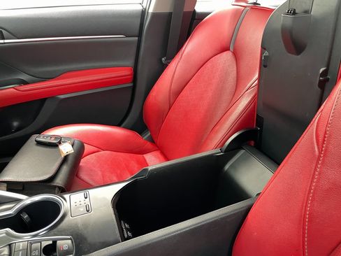 Used 2019 Toyota Camry XSE image 32