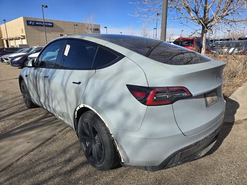 Used 2021 Tesla Model Y Long Range image 12
