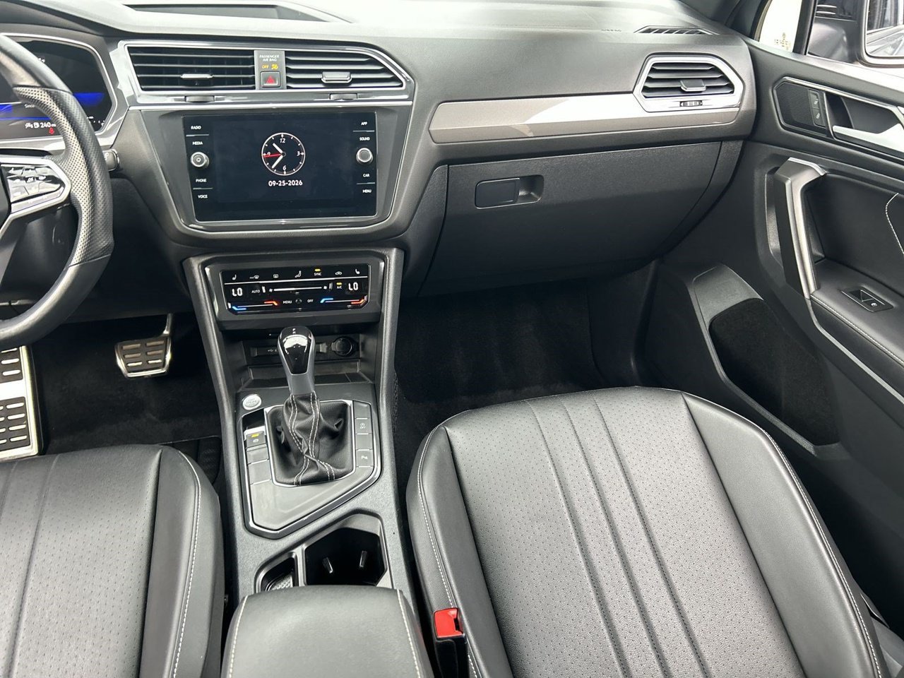 Used 2024 Volkswagen Tiguan SE R-Line FWD image 13