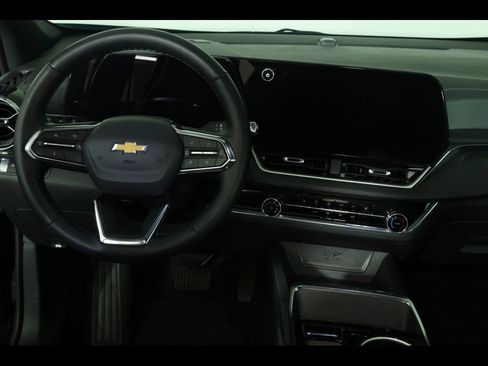 Used 2025 Chevrolet Equinox LT image 14