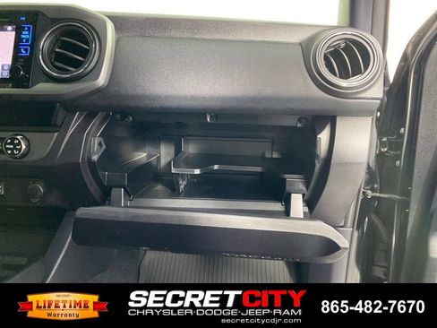 Used 2017 Toyota Tacoma TRD Sport w/ Tow Package (A/T) AWD/4WD image 29