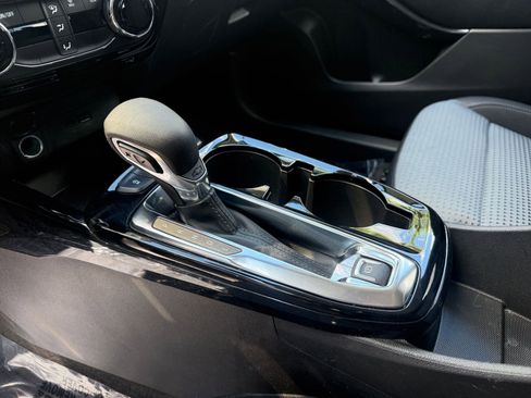 Used 2025 Chevrolet Trax LT image 38